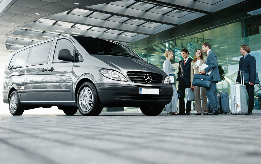 Combining travel and car maintenance with airport parking service